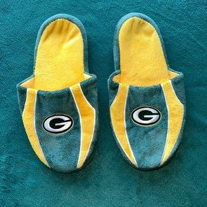 Green Bay Packers Men’s Slippers- Small (6-7)